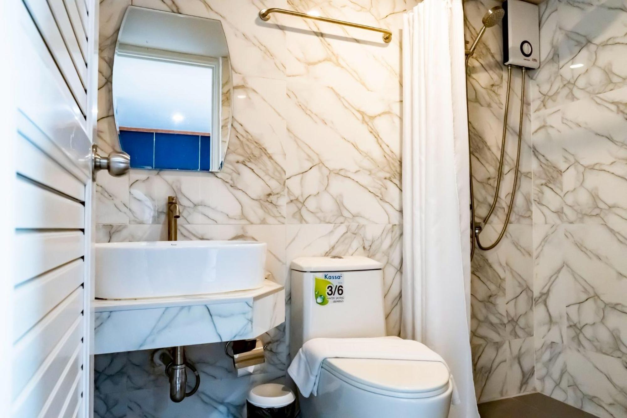 Ployburi Boutique Hotel Chanthaburi Esterno foto